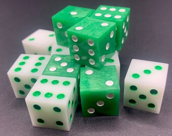 ¡Dados de seis caras blancos y verdes! ¡Despierta tu interés por los juegos!