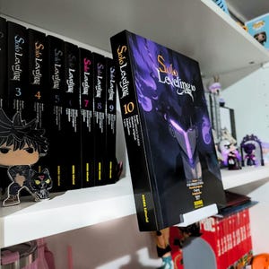 Manga stand display for clamping to the shelf  - Lymo3D - Manga XL: Organise Collections