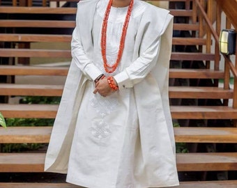 Mariage africain Agbada blanc pur avec chapeau Gobi, vêtements pour hommes africains, costume de mariage traditionnel, costume Groomsmen, costume de mariage Grooms, Agbada