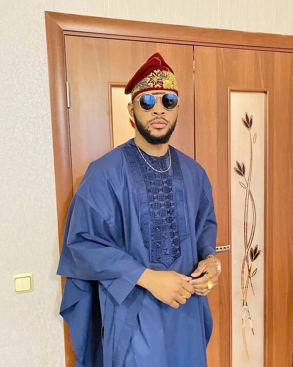Tenue de mariage Vetements africains pour hommes Bleu Marine Agbada Agbada pour hommes Costume de mariee Grooms Costume Groomsmen Costume