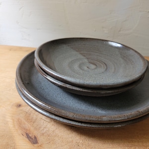 Set of Handmade Plates, 2 Dinner + 2 Dessert, Handthrown Dark Stoneware/Grey Black Canyon Glaze