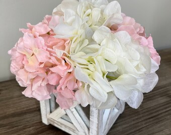 Hydrangea centerpice, Floral arrangement, Rustic spring floral centerpice, Farmhouse table arrangement, Dine table centerpiece