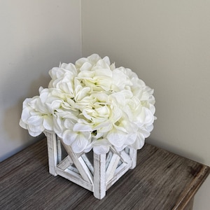 Hydrangea centerpice, Floral arrangement, Rustic spring floral centerpice, Farmhouse table arrangement, Dine table centerpiece