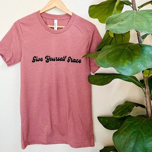 Give Yourself Grace, T-Shirts, T-Shirts, bella+canvas, latina im Besitz