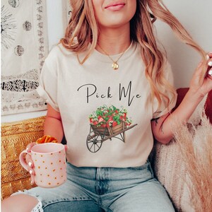 Strawberry Shirt Strawberry T Shirt Retro Shirt Fruit Shirt Cottagecore Shirt Strawberry Top Vintage Shirt Gardening Shirt Fruit T Shirt