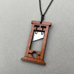 Guillotine necklace