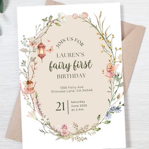 Inbjudan till första födelsedag för älvor | Blommig båge, nyckfull, förtrollad skog, älvor, rosa festinbjudan | Redigerbar mall för första födelsedagsflicka