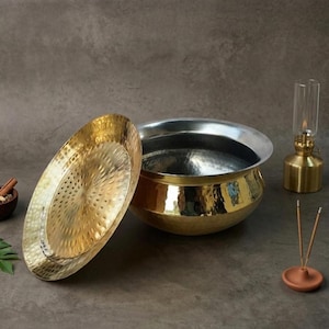 Handgemaakte handi van gehamerd messing, biryanipot, housewarmingcadeau