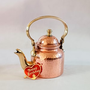 Tetera de cobre martillado con asa de latón: Tetera india