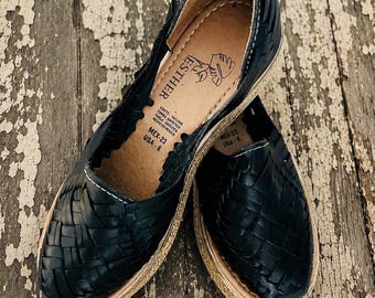 Artisanal Handwoven leather shoes | Weekender in black | Esther Mexico