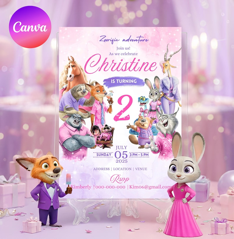 Puede incluir: Una invitaci&oacute;n de cumplea&ntilde;os rosa y blanca con personajes de dibujos animados de Zootopia. La invitaci&oacute;n incluye el texto "Christine cumple 2 a&ntilde;os" y los detalles del evento. El logotipo de Canva est&aacute; en la esquina superior izquierda.