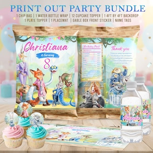Puede incluir: Un paquete de fiesta con bolsa de patatas fritas, envoltorio para botella de agua, adornos para cupcakes, telón de fondo, adorno para plato, mantel individual, pegatina para caja y etiquetas con nombres. Con personajes de dibujos animados y el texto "Christiana cumple 8 años".