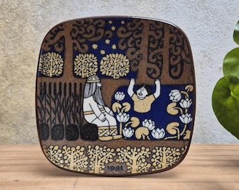 Arabia of Finland Annual plate 1981 Design by Raija Uosikkinen.