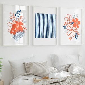 Set di 3 stampe murali di grandi dimensioni nei colori blu navy e arancione, arte botanica murale, decorazione murale per soggiorno, decorazione per camera da letto, decorazioni per la casa blu navy e arancione.