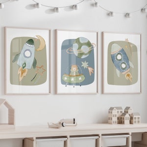 Stampe per bambini verde salvia, decorazioni per la cameretta dei bambini, regalo per ragazzi, arte murale spaziale, arte murale a forma di razzo, decorazioni per la cameretta dei bambini verde-blu, decorazioni per la sala giochi, set da 3