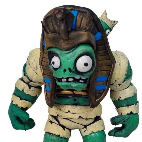 PVZ Plants Vs Zombies  Mummified Gargantuar 7" hard plastic Mexican toy figure