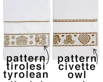 Strofinaccio cucina “civette” e "tirolesi" con tela aida da ricamare “Owls” and “Tyrolean” kitchen tea towels with Aida fabric to embroider