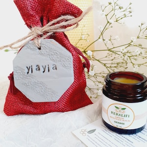 Cadeau de Yiayia, cadeau de grand-mère grecque, cadeau de fête des mères, baume pour le corps à la cire d'abeille, coffret cadeau de soins de la peau avec étiquette en argile, coffret cadeau grand-mère, nounou, nounou