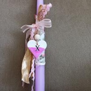 Puede incluir: Un letrero de madera r&uacute;stica con el texto "Welcome to our home" en letras blancas. El letrero presenta un acabado envejecido y un dise&ntilde;o simple y acogedor, ideal para la decoraci&oacute;n de la entrada.