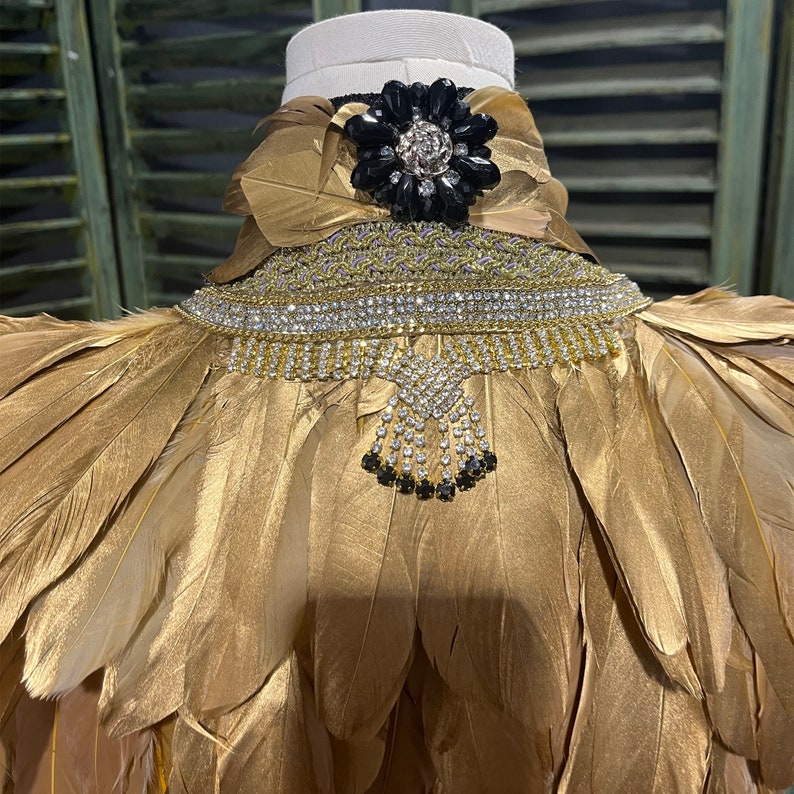 Collier de plumes dorées Faux col Défilé de scène Mode de vêtements d'Halloween Performance de scène, performance de chanteur Fête de Carnaval exagérée image 4