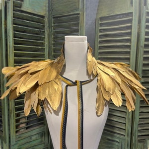 Golden feather collar False collar Stage catwalk Halloween clothing fashion Stage performance, singer performance Carnival Party exaggerated image 2