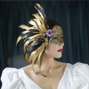 golden masquerade mask feather prom lace halloween face mask,stage catwalk mask,carnival masks,Singer performance mask,mardi gras mask women