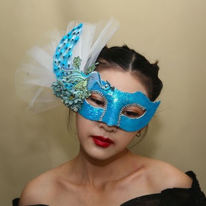 Masque de paon bleu pour fête d'Halloween, décoration latérale à paillettes image 3