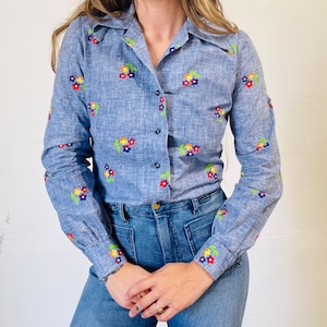 Vintage 1970s Floral Chambray Button Down Shirt Top