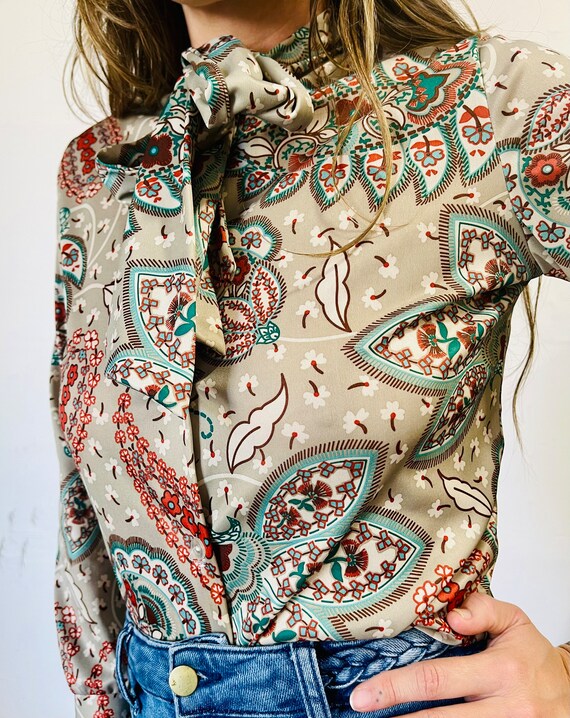 Vintage 1970s Paisley Necktie Blouse - image 3