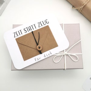 Zeit statt Zeug Postkarte mit Mini-Kuvert Gutschein zum selbst ausfüllen individuelle Geschenkidee persönlich handgemacht immagine 3