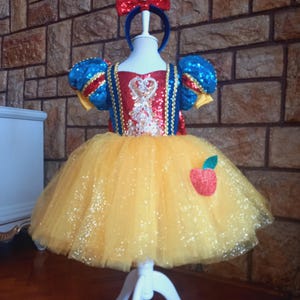 SNOW WHITE DRESS for baby. Snow White costume for Birthday.