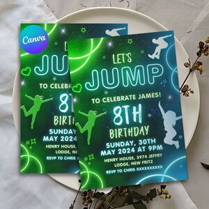 Könnte beinhalten: Zwei Geburtstagseinladungen mit einem neon-grünen und blauen Design. Die Einladungen tragen die Aufschrift "Let's Jump" und "8th Birthday" mit Datum und Ort. Silhouetten von springenden Personen sind abgebildet.