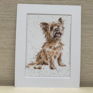 Terrier Hannah Dale Buchplatte montiert in antikem Weiß 18 x 23 cm - Wandkunst