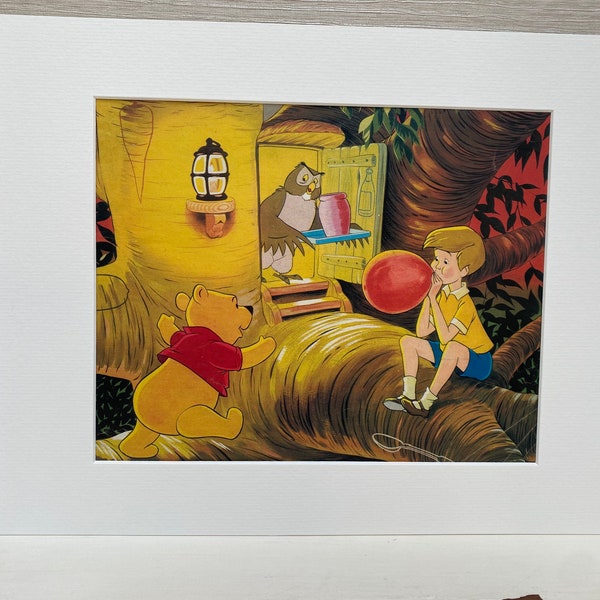 Winnie the Pooh y Christopher Robin - De una revista original de Disney de la década de 1970 en Antique White Mount 14 x 11 pulgadas