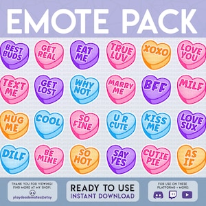 Può includere: Un set di 20 emoticon digitali per Twitch a tema San Valentino con varie frasi come "Best Buds", "Get Real", "Eat Me", "True Luv", "XOXO", "Love You", "Text Me", "Get Lost", "Why Not", "Marry Me", "BFF", "MILF", "Hug Me", "Cool", "So Fine", "Ur Cute", "Kiss Me", "Love Sux", "DILF", "Be Mine", "So Hot", "Say Yes", "Cutie Pie" e "As If".