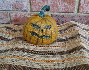 Calabaza de papel hecha a mano con forma de linterna de Halloween / Decoración rústica gótica de Halloween / Escultura de calabaza de arte popular espeluznante