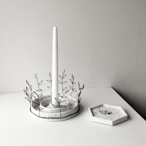 Minimalist marble candlestick holder with wire floral decor Taper candle holder Centerpiece Candle marble bowl Scandi candle plate image 2