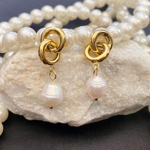 Baroque pearl earrings, freshwater pearl earrings, dangle and drop pearl earrings, link chain earrings, stainless steel, aesthetic earrings