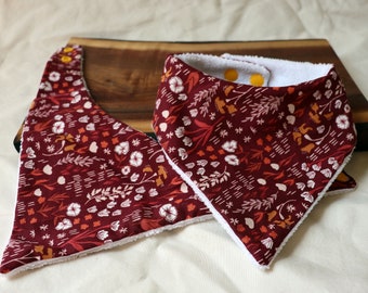 Baberos de pañuelo para bebés / Rojo con flores blancas, de gran tamaño