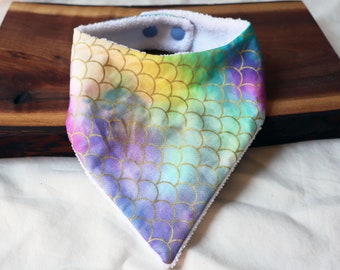 Baby Bandana Bibs / Escamas de sirena arco iris, de gran tamaño