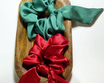 Coletero de satén con lazo anudado