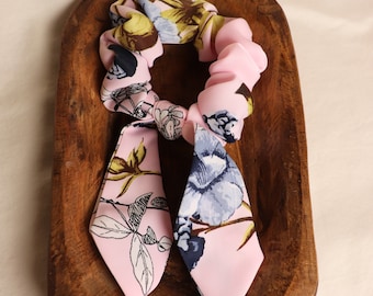 Coletero de gasa de seda con lazo / Rosa con flores azules y blancas