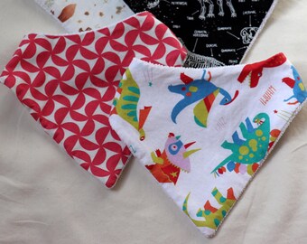 Baberos tipo bandana para bebé / Bibdanas / Ardillas y molinete rosa