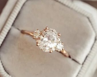 Anello di fidanzamento con moissanite taglio ovale da 1,25 ct, anello in oro massiccio 14 carati, regalo di anniversario, anello con tre pietre, anello di promessa taglio ovale, anello di proposta per lei