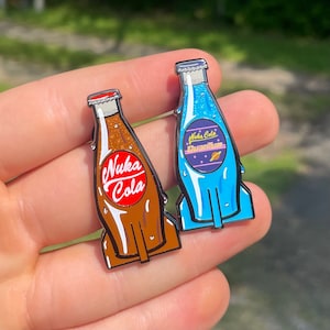 Fallout Nuka Cola Glass Bottle & 10 Tin Plate Bottle Caps Replica