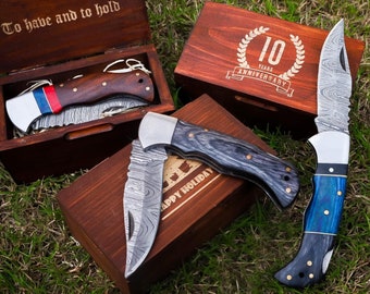 Damascus Pocket Knife with A vintage Wooden Box, Gift for Dad, Husband, or Son on Christmas, wedding, or Anniversary, Gift for men and Women
