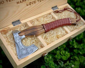 Ascia vichinga affilata e funzionale con scatola di legno incisa personalizzata, regalo per uomini/donne per matrimonio, anniversario, compleanno, sposo