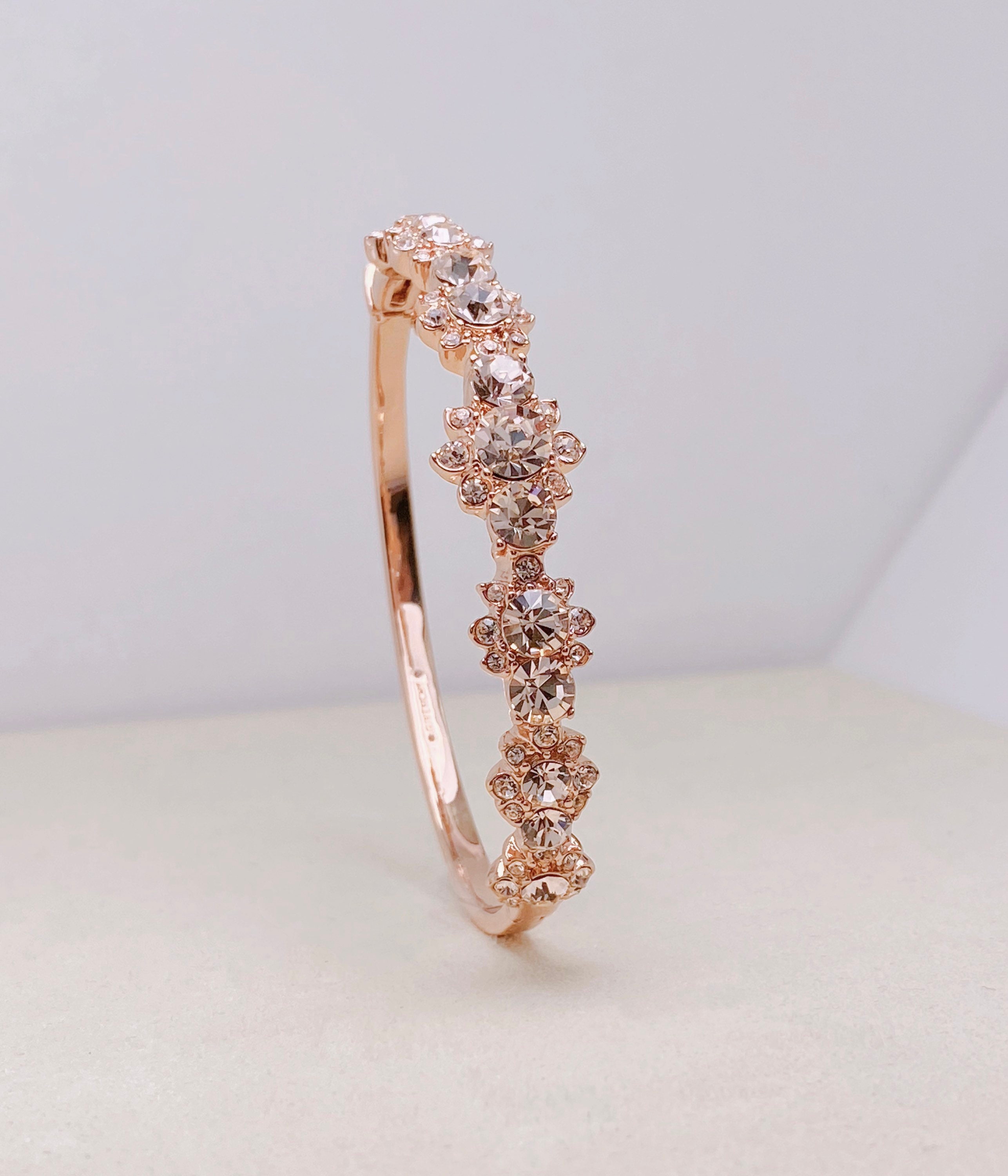 可愛い★GIVENCHY Crystal Flower バングル/ブレスレット Givenchy Crystal Flower Hinged Bangle Bracelet - Macy's