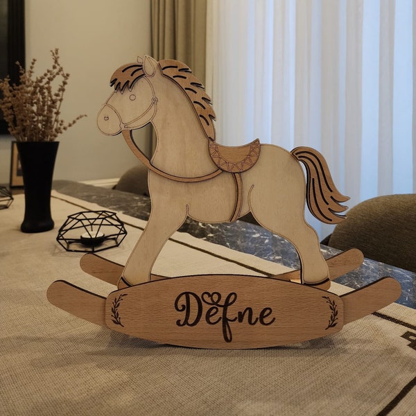 Plaque nominative personnalisée cheval à bascule en bois, cheval à bascule en bois, décoration de chambre d'enfant personnalisée, cadeau parfait pour les nouveau-nés et les tout-petits