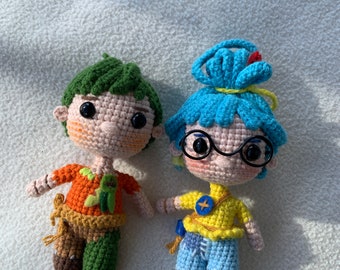 Il faut deux poupées au crochet May et Cody